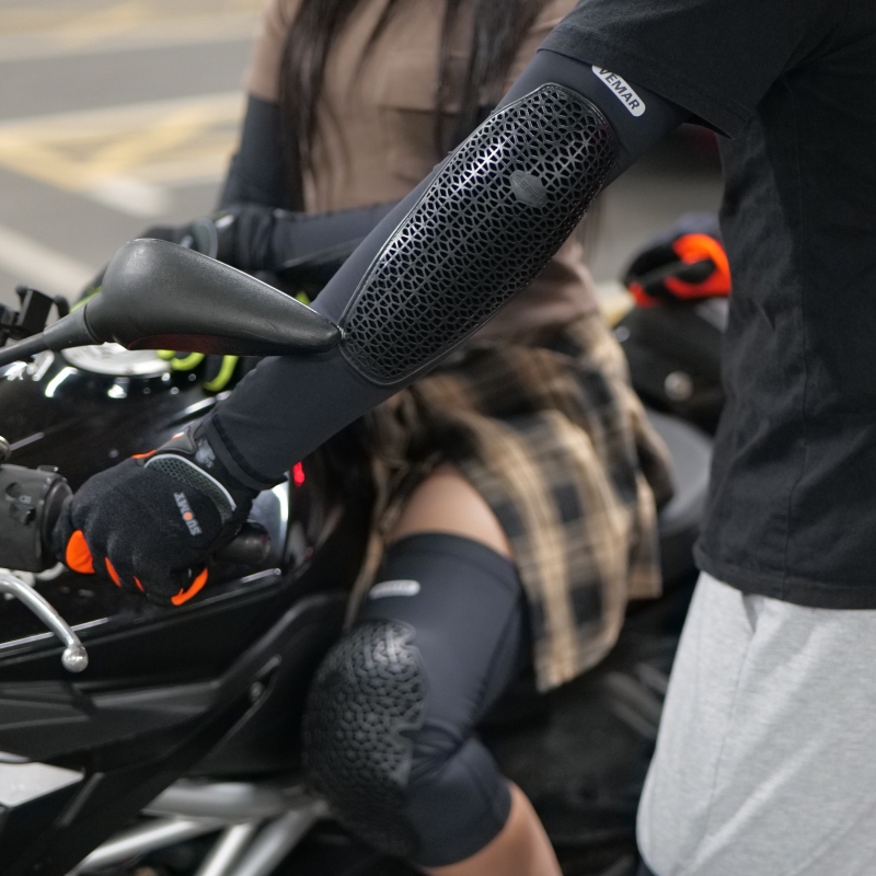 แผ่นป้องกันเข่าและข้อศอกสำหรับ - Mountain Biking Knee And Elbow Pads บทวิจารณ์และราคา